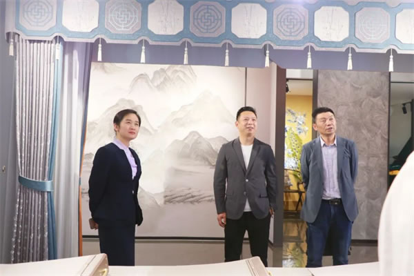 绍兴市经信局副局长调研指导红宝石墙布窗帘数字化智能制造升级